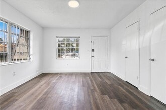 4201 NW 25th Ave in Miami, FL - Building Photo - Building Photo