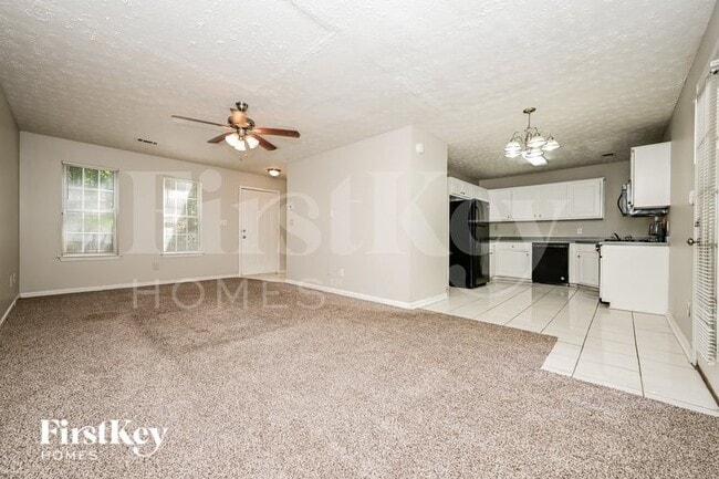 3827 Monarch Ct in Ellenwood, GA - Foto de edificio - Building Photo