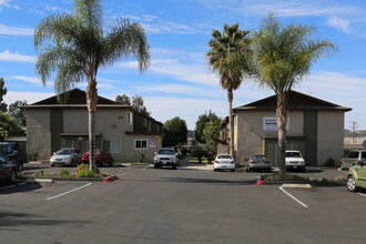 Avocado Garden Apartments in El Cajon, CA - Foto de edificio - Building Photo