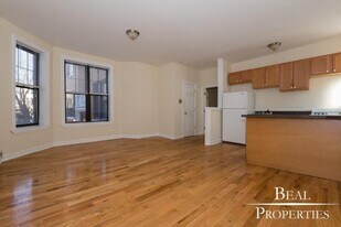 723 W Barry Ave in Chicago, IL - Building Photo