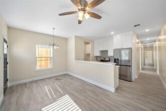 5618 Ridgeway Dr in Houston, TX - Building Photo - Building Photo