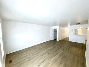 629 W Streamwood Blvd in Streamwood, IL - Building Photo - Building Photo