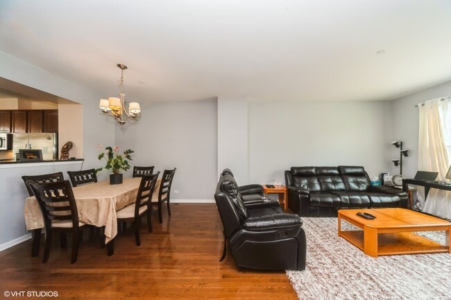 212 Wildflower St in Des Plaines, IL - Building Photo - Building Photo