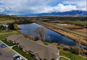 5 Avalon Ct, Unit 2 in Emigrant, MT - Building Photo