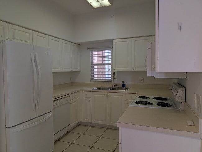 4202 Central Sarasota Pky, Unit 1211 in Sarasota, FL - Foto de edificio - Building Photo