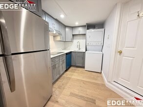 8 Delaware Pl, Unit B in Boston, MA - Building Photo - Building Photo