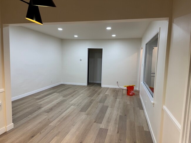 13345 Burbank Blvd in Van Nuys, CA - Building Photo - Building Photo