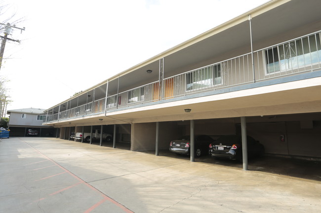 Larch Apartments in Lawndale, CA - Foto de edificio - Building Photo