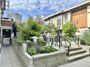 618-618 W 6th Ave in Vancouver, BC - Building Photo - Building Photo