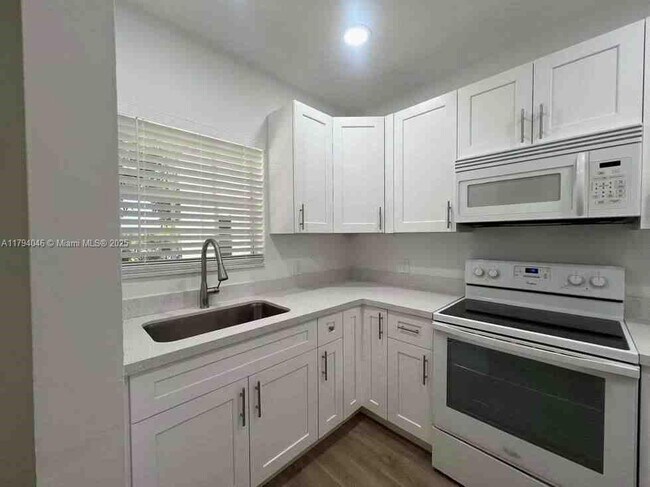 405 Malaga Ave in Coral Gables, FL - Building Photo - Building Photo