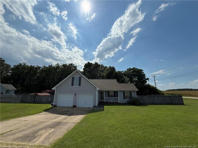 102 Markus Pl Dr in Raeford, NC - Building Photo - Building Photo