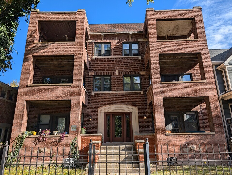 4425 N Paulina St, Unit 4423-1 in Chicago, IL - Building Photo