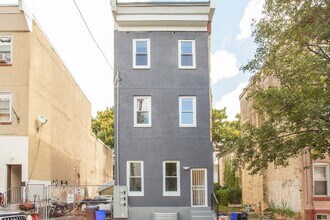 2131 N 8th St in Philadelphia, PA - Foto de edificio - Building Photo