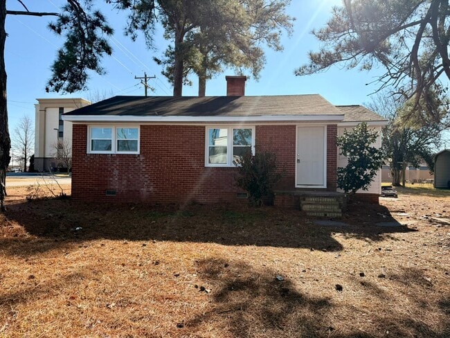 910 E Divine St in Dunn, NC - Building Photo - Building Photo