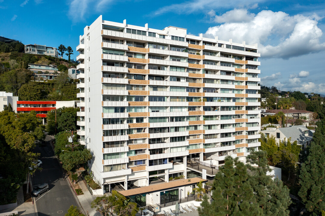 Shoreham Towers in West Hollywood, CA - Building Photo