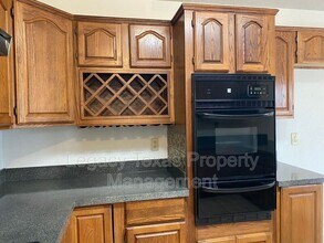 1607 McAnear St in Cleburne, TX - Building Photo - Building Photo