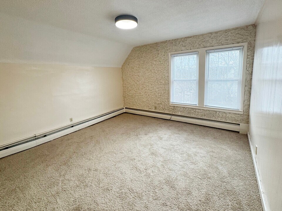 44 Cleveland Ave, Unit 3 in Binghamton, NY - Building Photo
