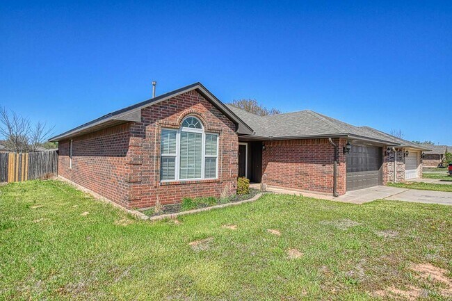 925 Eagle Cliff Dr in Norman, OK - Building Photo - Building Photo