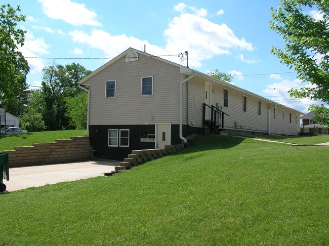 601-605 W Orchard St in Macomb, IL - Foto de edificio - Building Photo