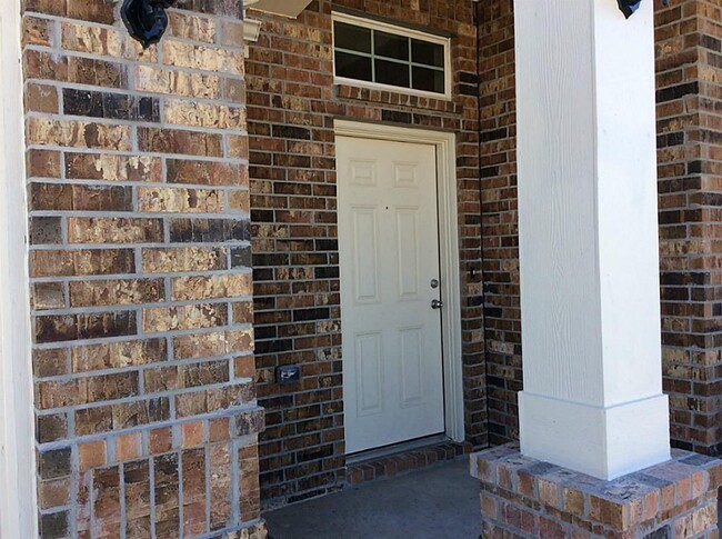 1402 Squire Dr in Baytown, TX - Foto de edificio - Building Photo