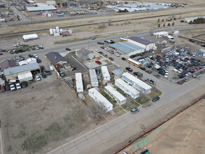 675 Kiowa Ave in Bennett, CO - Foto de edificio - Building Photo