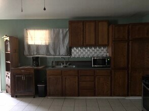 12066 Idaho Ave in Hanford, CA - Building Photo - Building Photo