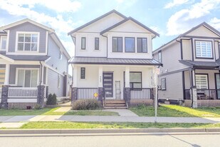 4482 Stephen Leacock Dr in Abbotsford, BC - Building Photo