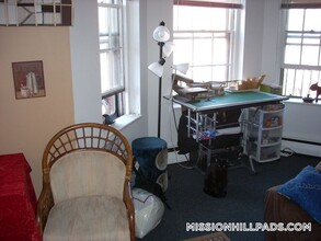61 S Huntington Ave in Boston, MA - Building Photo - Building Photo