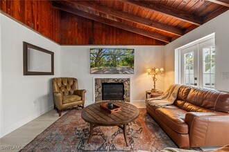 17790 Caloosa Rd in Alva, FL - Foto de edificio - Building Photo