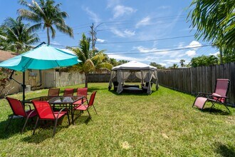 1650 Jackson St in Hollywood, FL - Building Photo - Building Photo