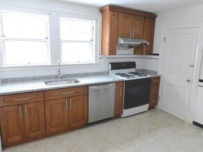 10 Hatherly Rd in Boston, MA - Building Photo - Building Photo