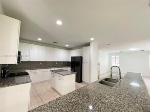 7636 SW 193rd Ln in Cutler Bay, FL - Foto de edificio - Building Photo