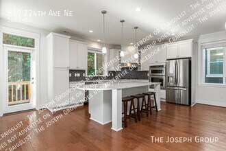 819 224th Ave NE in Sammamish, WA - Building Photo - Building Photo