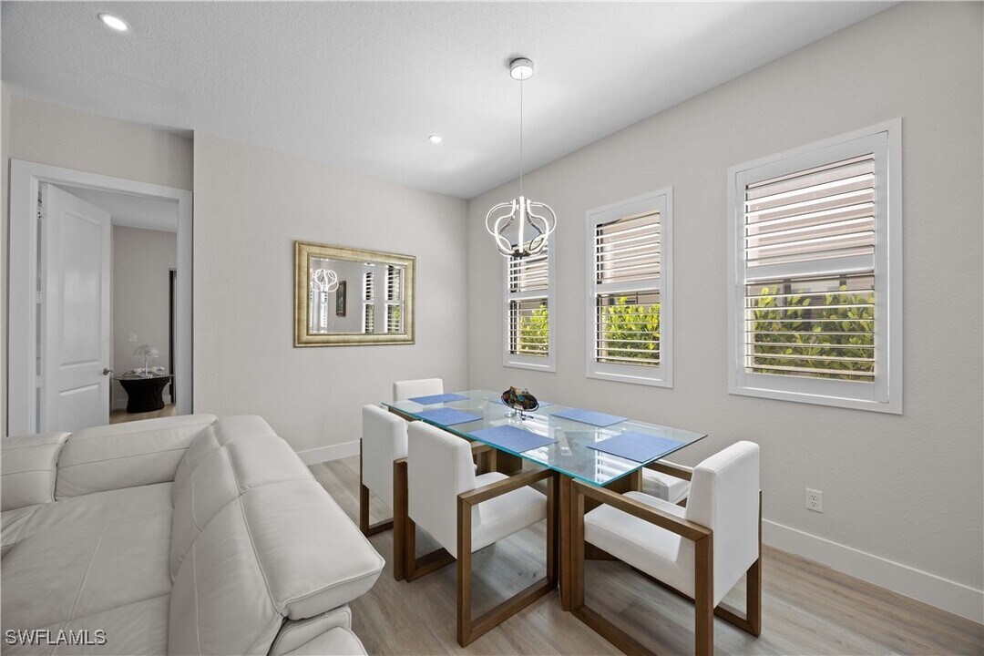 5832 Jasper Dr in Naples, FL - Foto de edificio