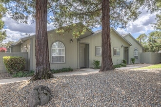 Lincoln Villas in Galt, CA - Building Photo - Primary Photo