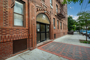 549 Herzl St in Brooklyn, NY - Foto de edificio - Building Photo