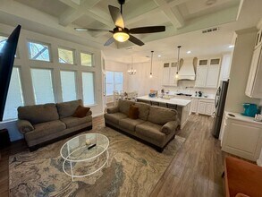 421 Mt Pleasant St in Pittsburg, TX - Building Photo - Building Photo