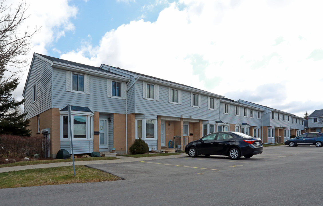 Ferman Court in Guelph, ON - Building Photo