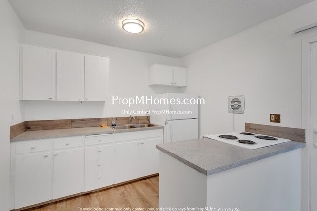 712 9th St in Oregon City, OR - Building Photo - Building Photo