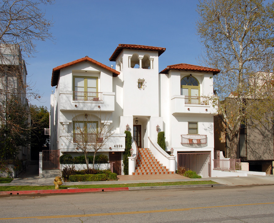 4259 Dixie Canyon Ave in Sherman Oaks, CA - Foto de edificio