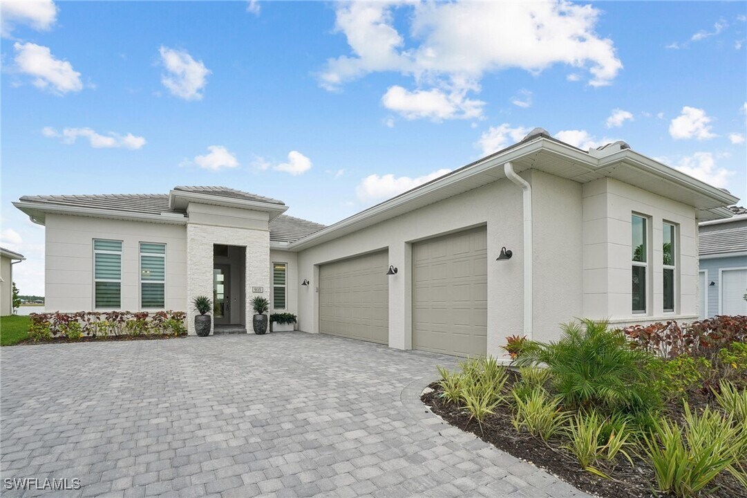 9115 Wisteria Wy in Naples, FL - Building Photo