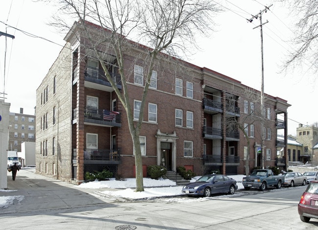 2505-2513 E Park Pl in Milwaukee, WI - Foto de edificio - Building Photo