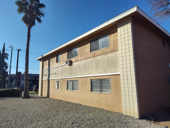 502 W 34th St in San Bernardino, CA - Foto de edificio - Building Photo