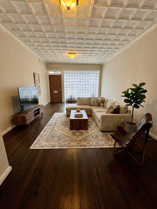 property at 925 E Westmoreland St