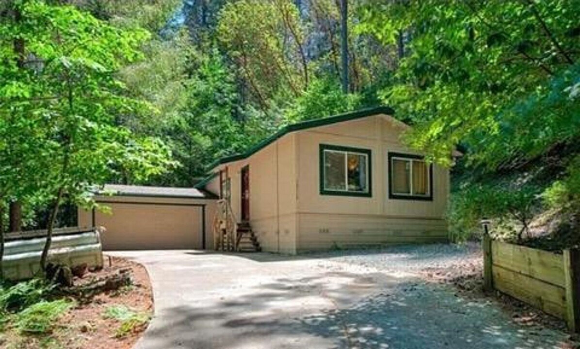 16516 Cobb Blvd in Cobb, CA - Building Photo