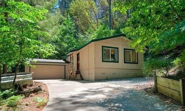property at 16516 Cobb Blvd
