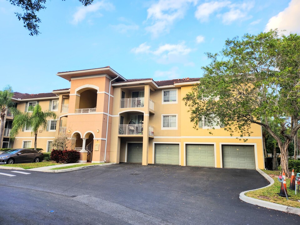 6475 Emerald Dunes Dr in West Palm Beach, FL - Building Photo