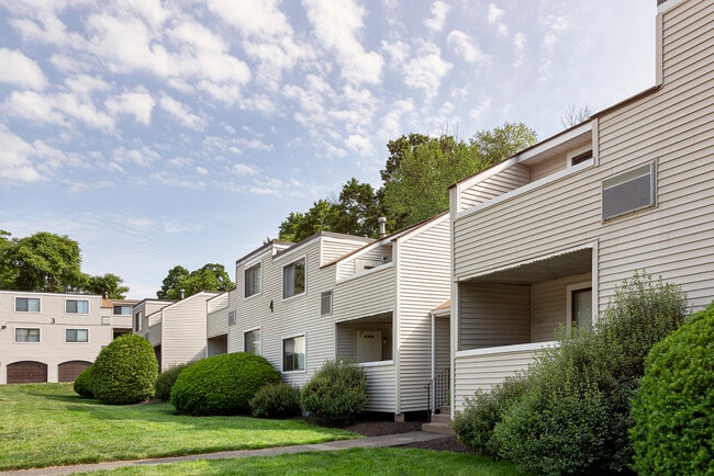Sprucewood Apartments in Rocky Hill, CT - Building Photo - Building Photo