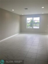 2501 NW Treviso Cir in Port St. Lucie, FL - Building Photo - Building Photo