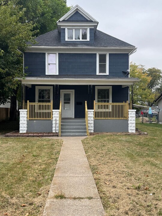 1446 W High St in Davenport, IA - Building Photo